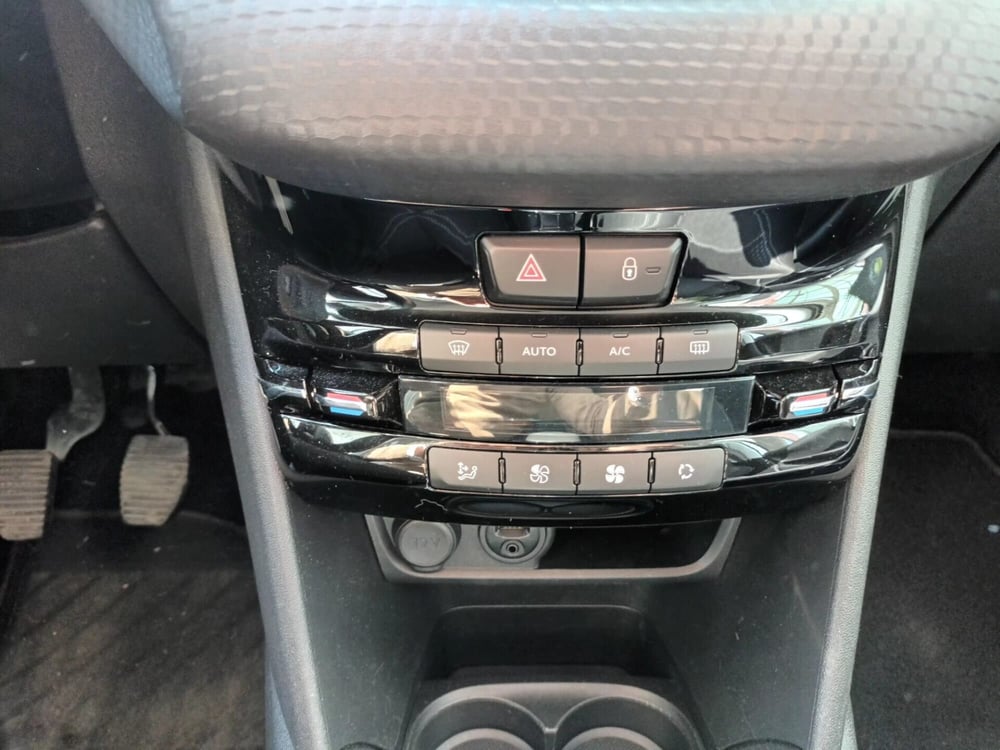 Peugeot 208 usata a Bari (14)