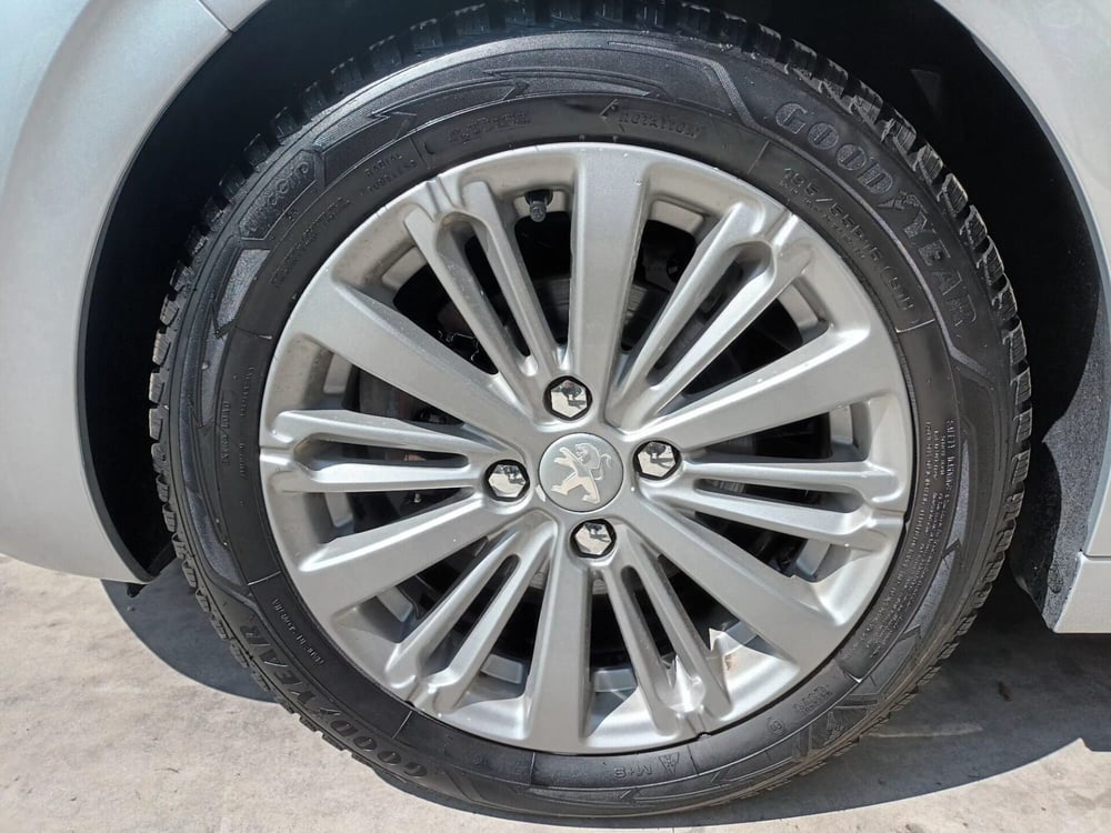 Peugeot 208 usata a Bari (17)