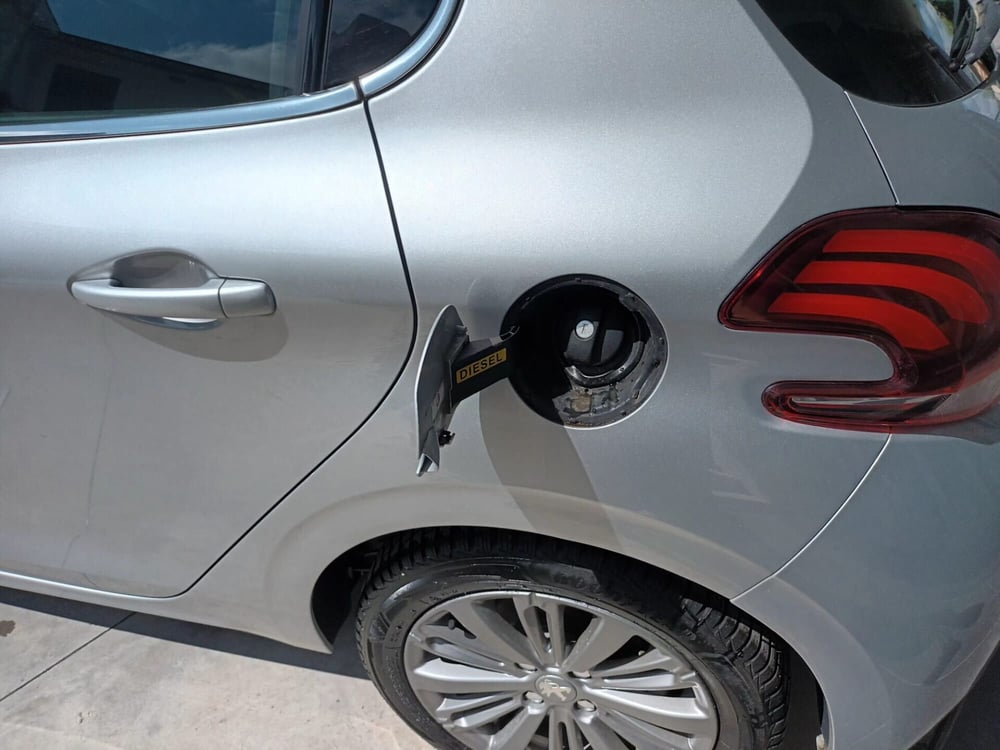 Peugeot 208 usata a Bari (19)