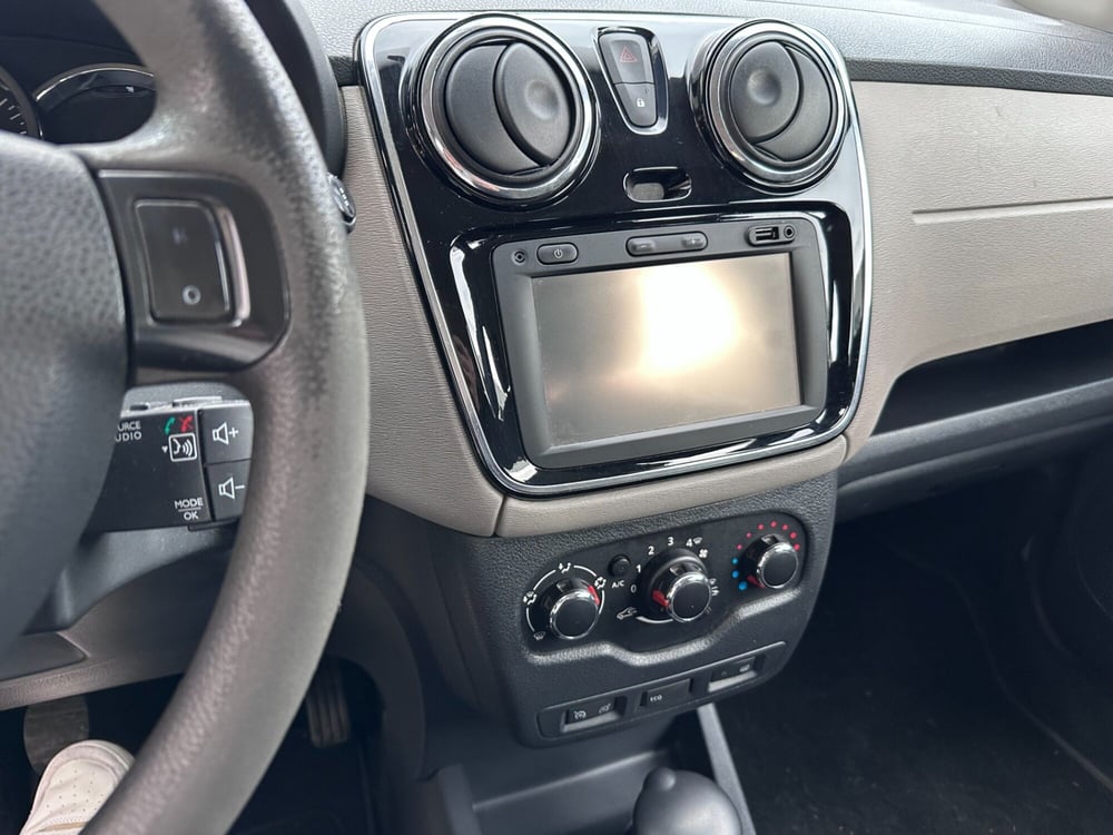 Dacia Lodgy usata a Frosinone (13)