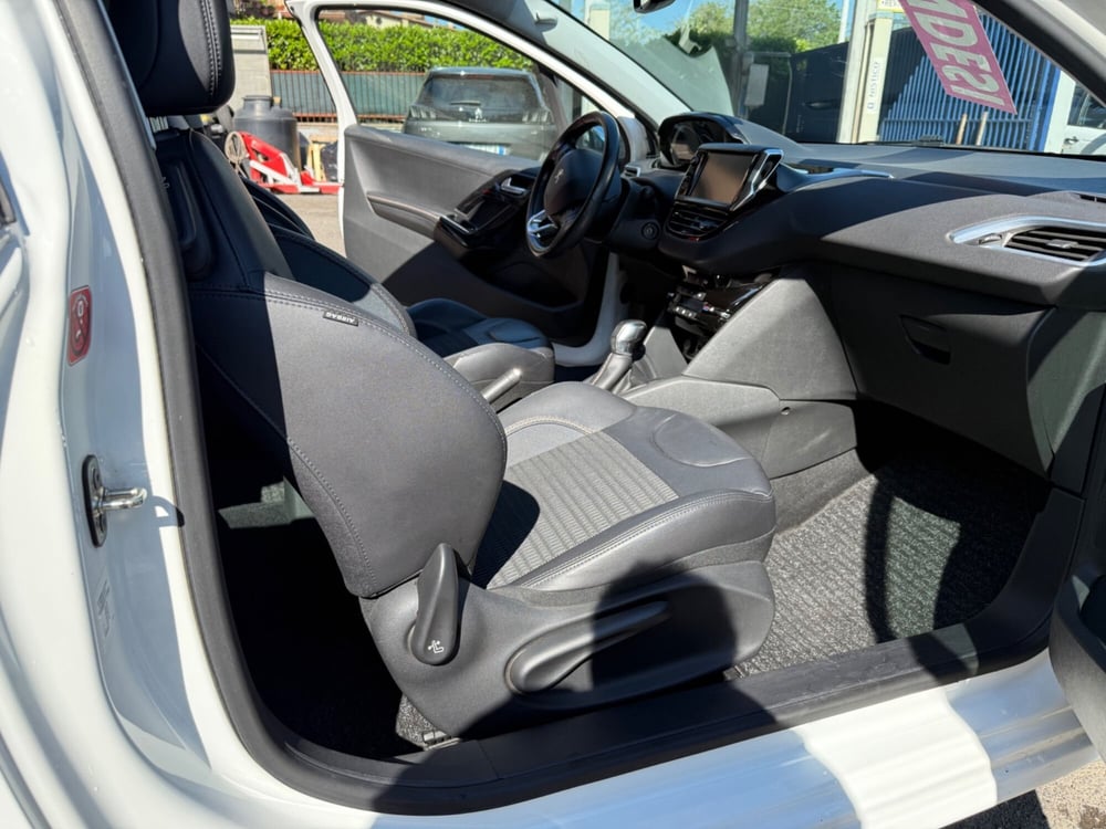 Peugeot 208 usata a Roma (14)