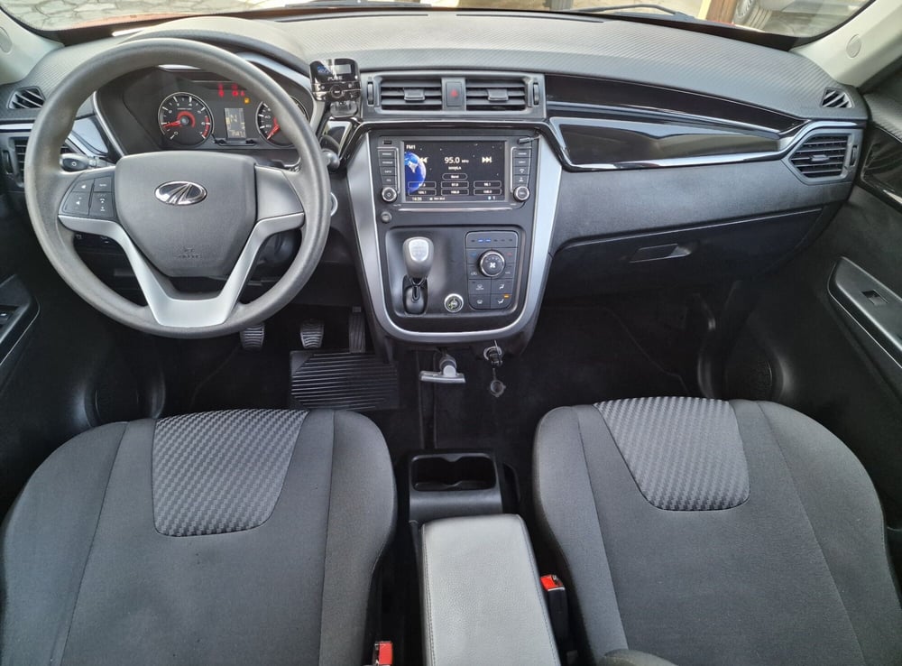 Mahindra KUV100 usata a Torino (9)