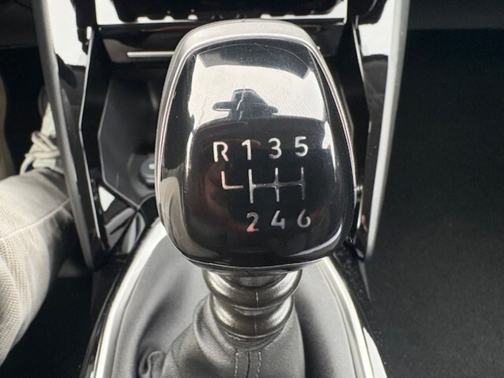 Peugeot 208 nuova a Varese (18)