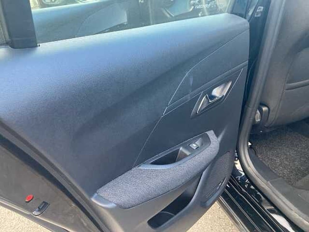 Peugeot 208 nuova a Messina (11)