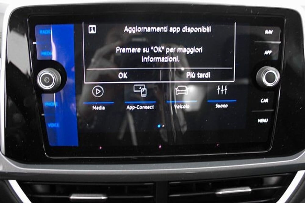 Volkswagen T-Roc Cabrio nuova a Novara (13)