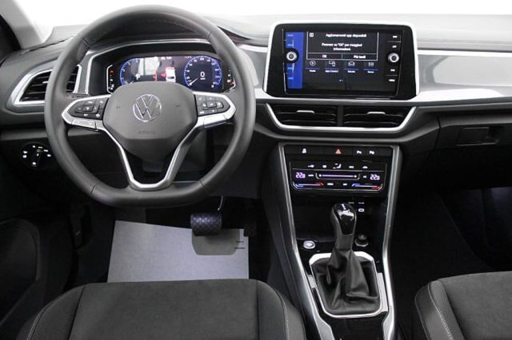 Volkswagen T-Roc Cabrio nuova a Novara (7)