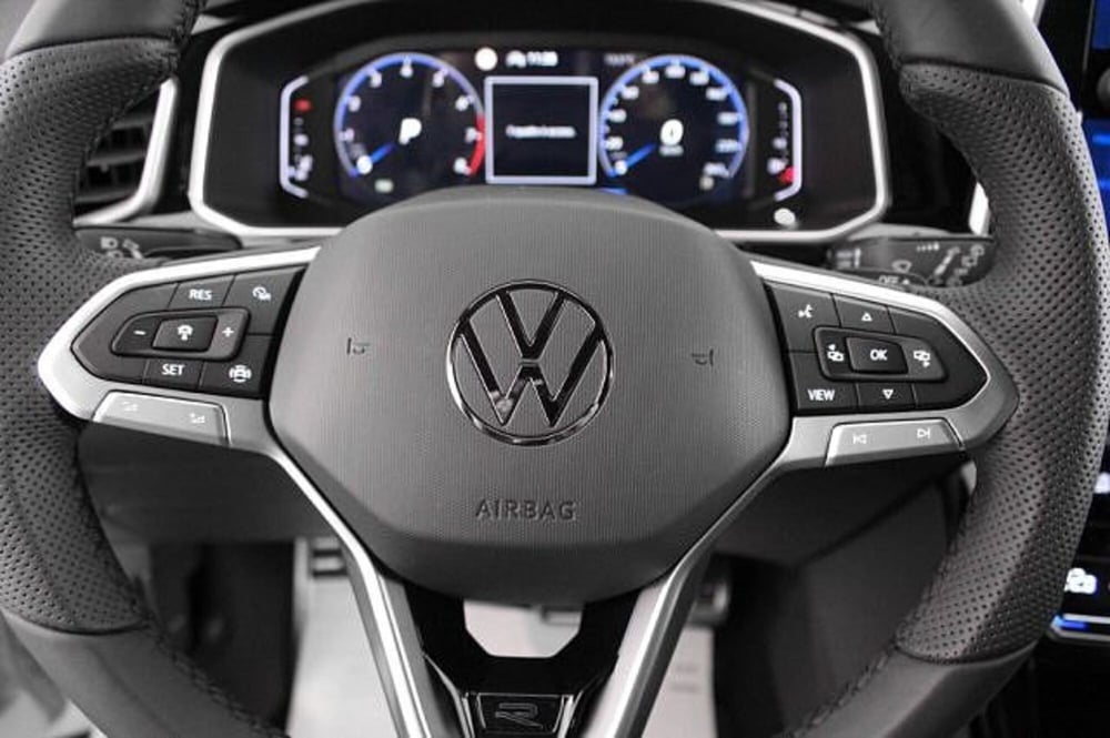 Volkswagen T-Roc Cabrio nuova a Novara (14)
