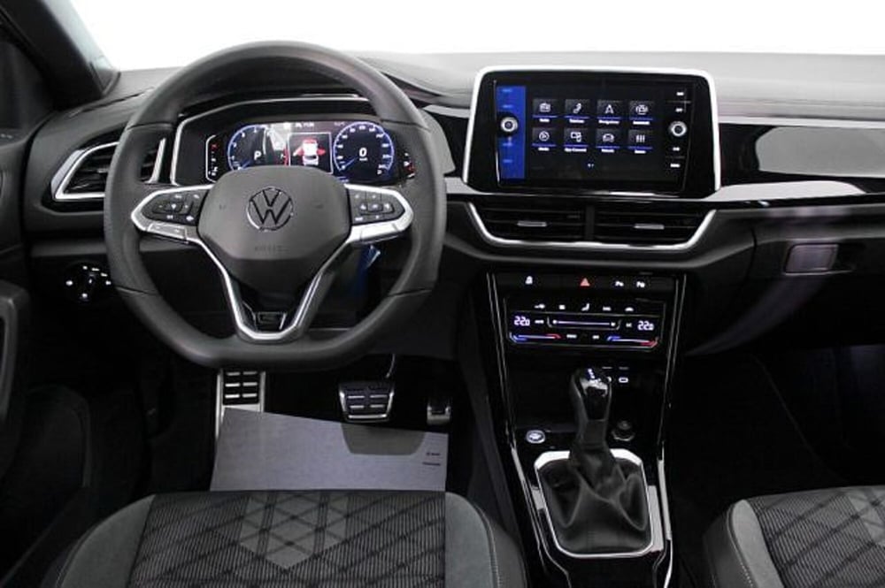 Volkswagen T-Roc Cabrio nuova a Novara (7)