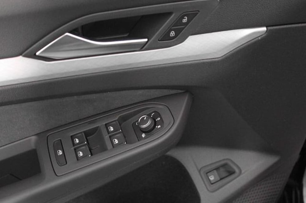 Volkswagen Golf nuova a Novara (14)