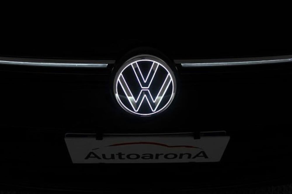 Volkswagen Golf nuova a Novara (17)