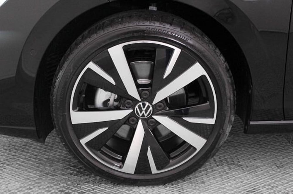 Volkswagen Golf nuova a Novara (18)
