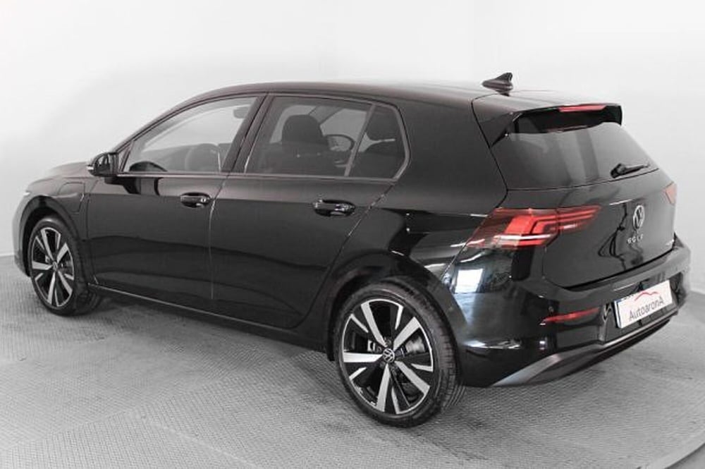Volkswagen Golf nuova a Novara (4)