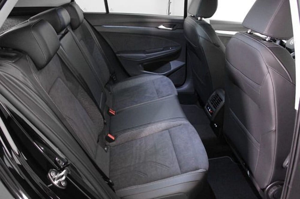 Volkswagen Golf nuova a Novara (9)