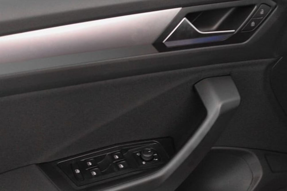 Volkswagen T-Roc nuova a Novara (12)