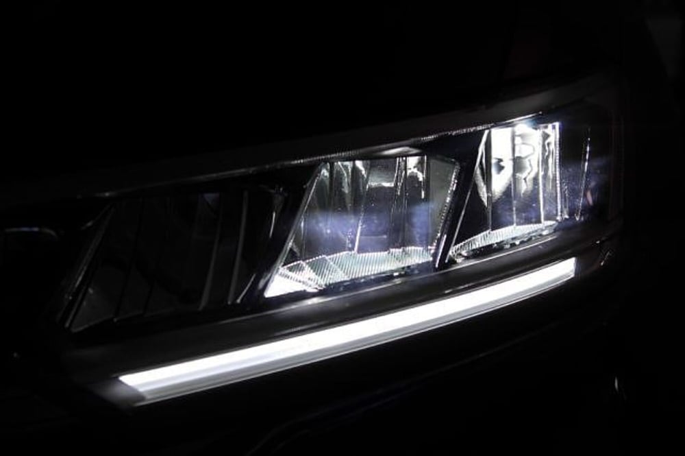 Volkswagen T-Roc Cabrio nuova a Novara (14)