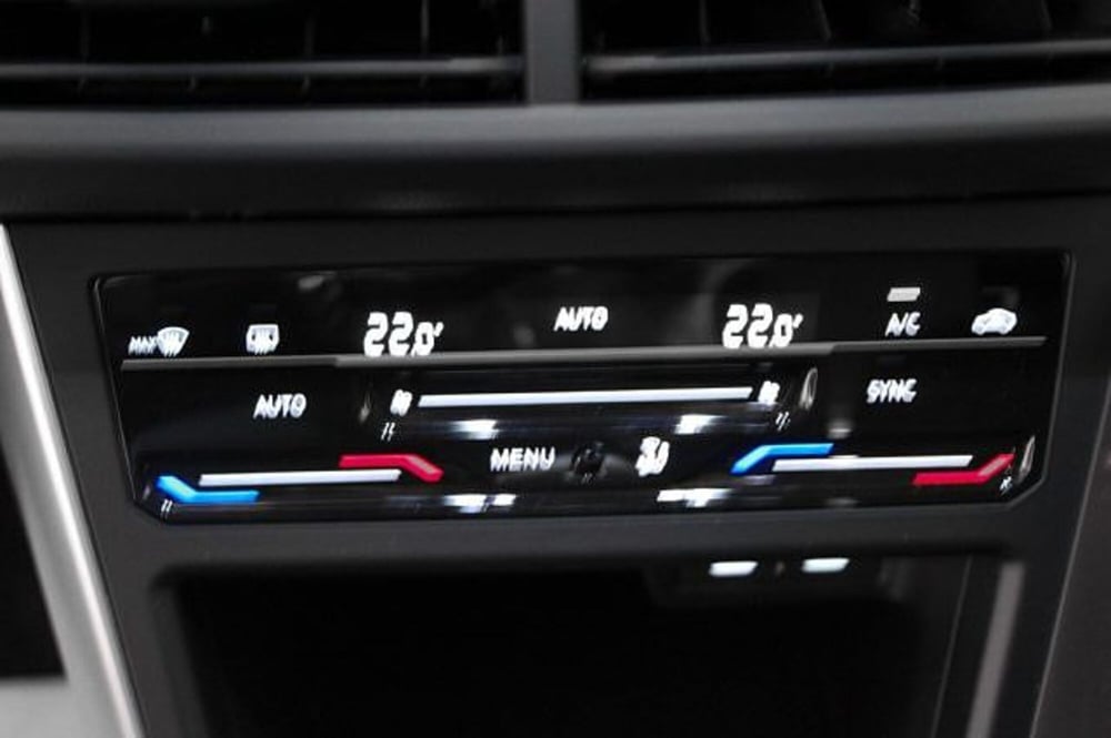 Volkswagen Taigo nuova a Novara (14)