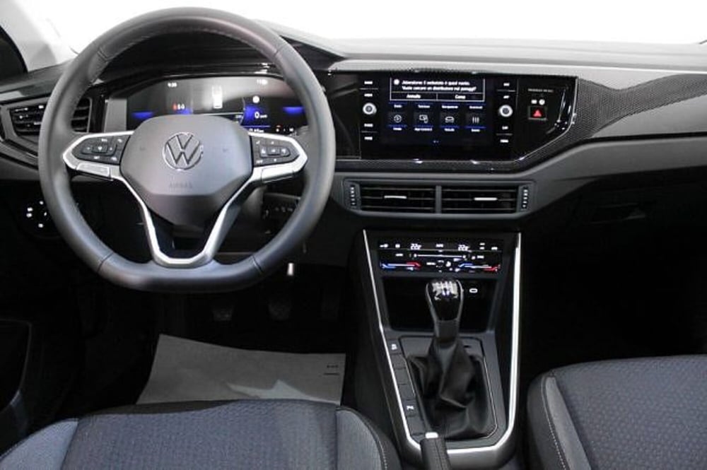 Volkswagen Taigo nuova a Novara (7)