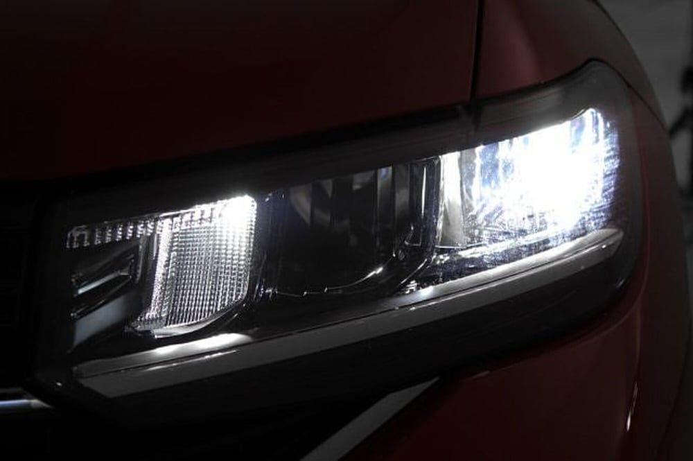 Volkswagen T-Cross nuova a Novara (16)