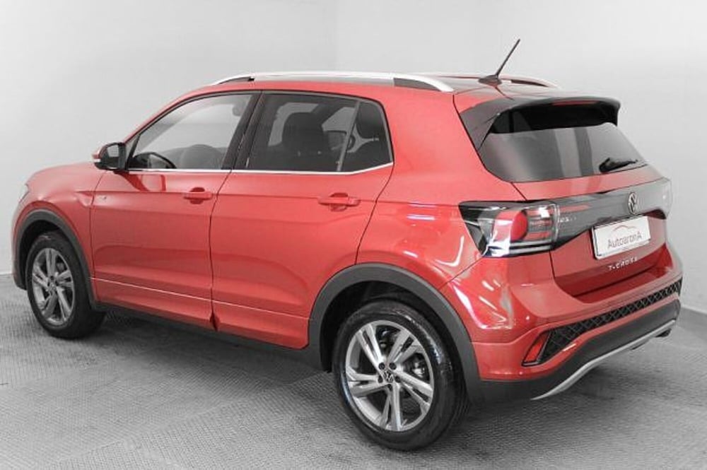 Volkswagen T-Cross nuova a Novara (4)