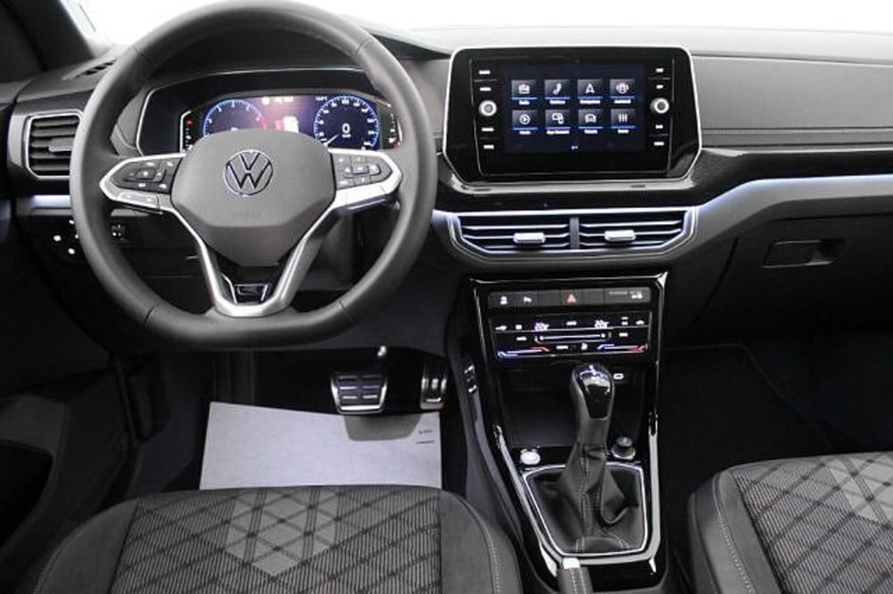 Volkswagen T-Cross nuova a Novara (7)