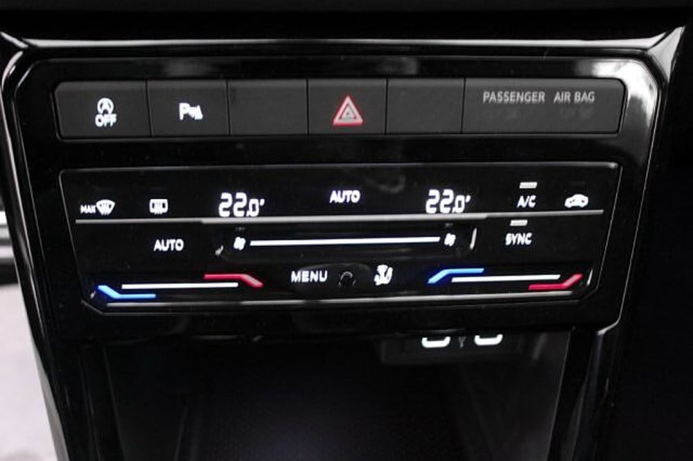 Volkswagen T-Cross nuova a Novara (12)