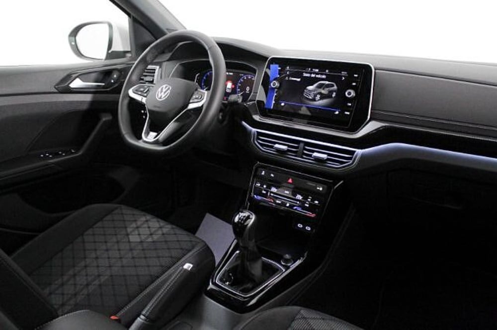 Volkswagen T-Cross nuova a Novara (6)