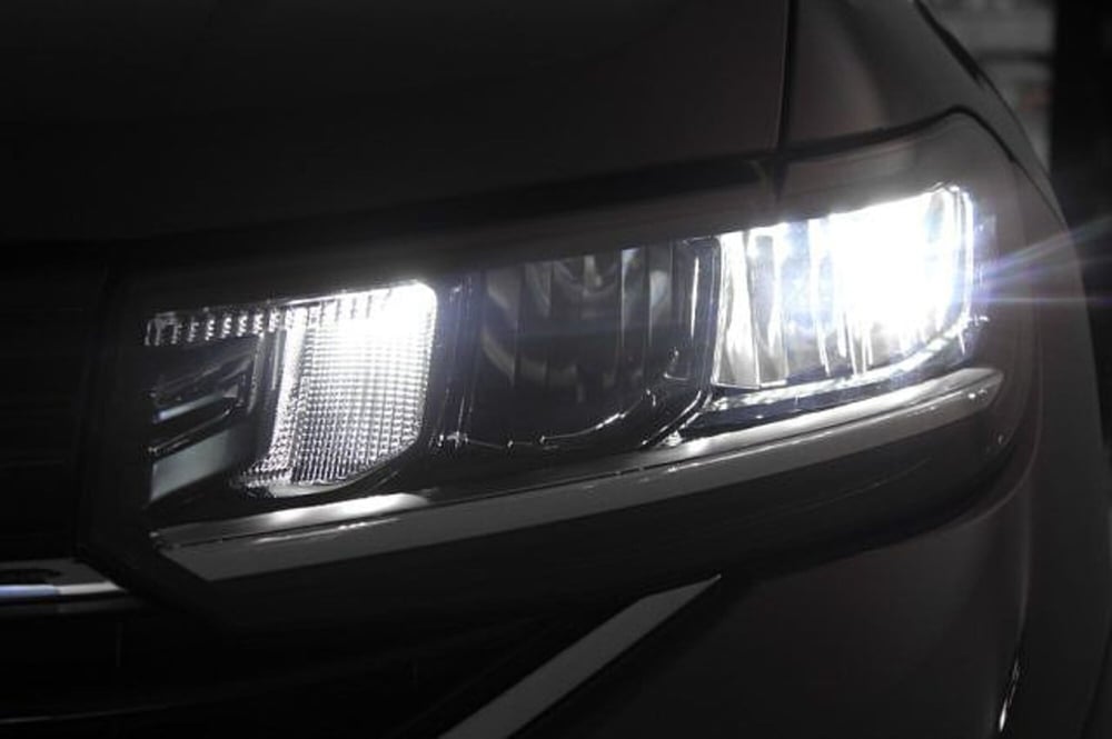Volkswagen T-Cross nuova a Novara (15)