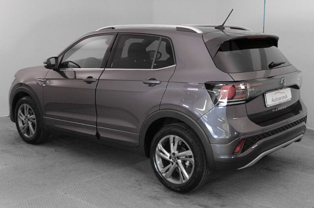 Volkswagen T-Cross nuova a Novara (4)