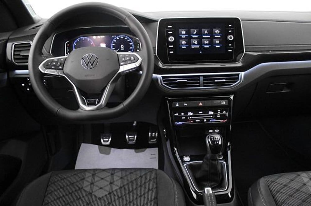 Volkswagen T-Cross nuova a Novara (7)