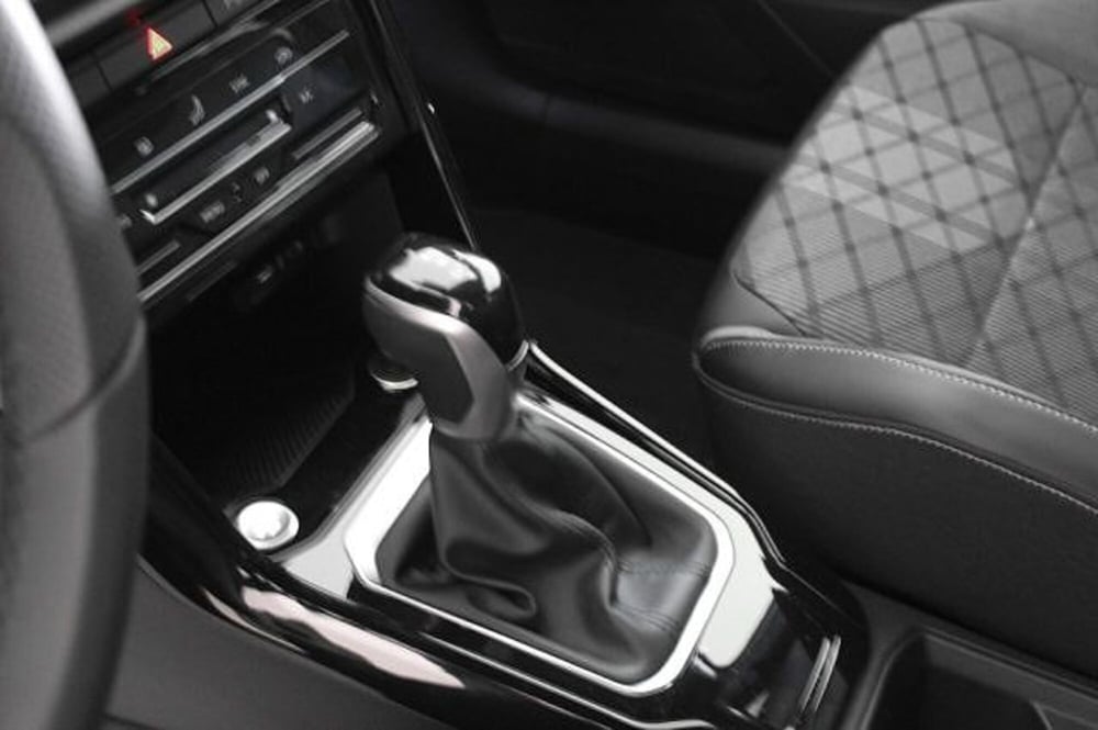 Volkswagen T-Roc Cabrio nuova a Novara (13)