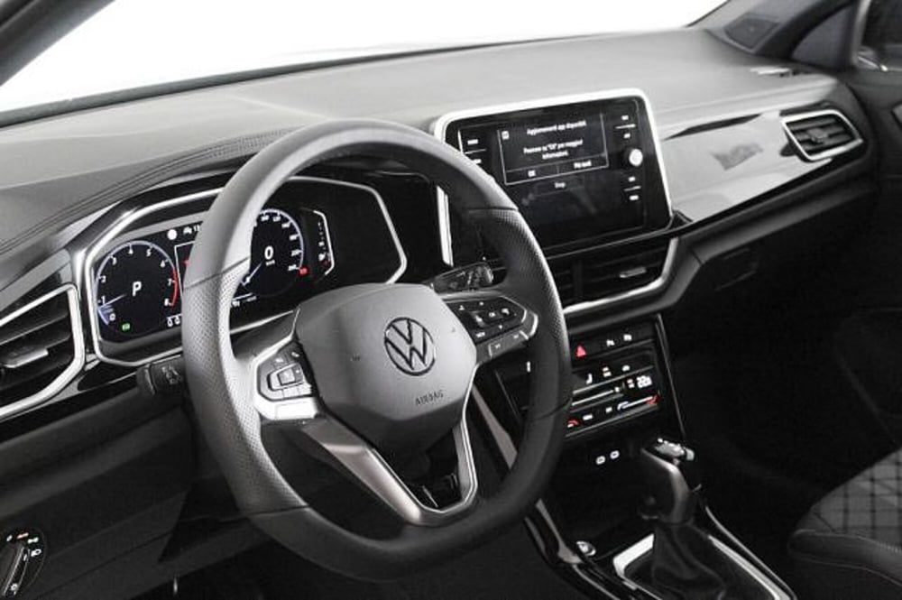 Volkswagen T-Roc Cabrio nuova a Novara (7)
