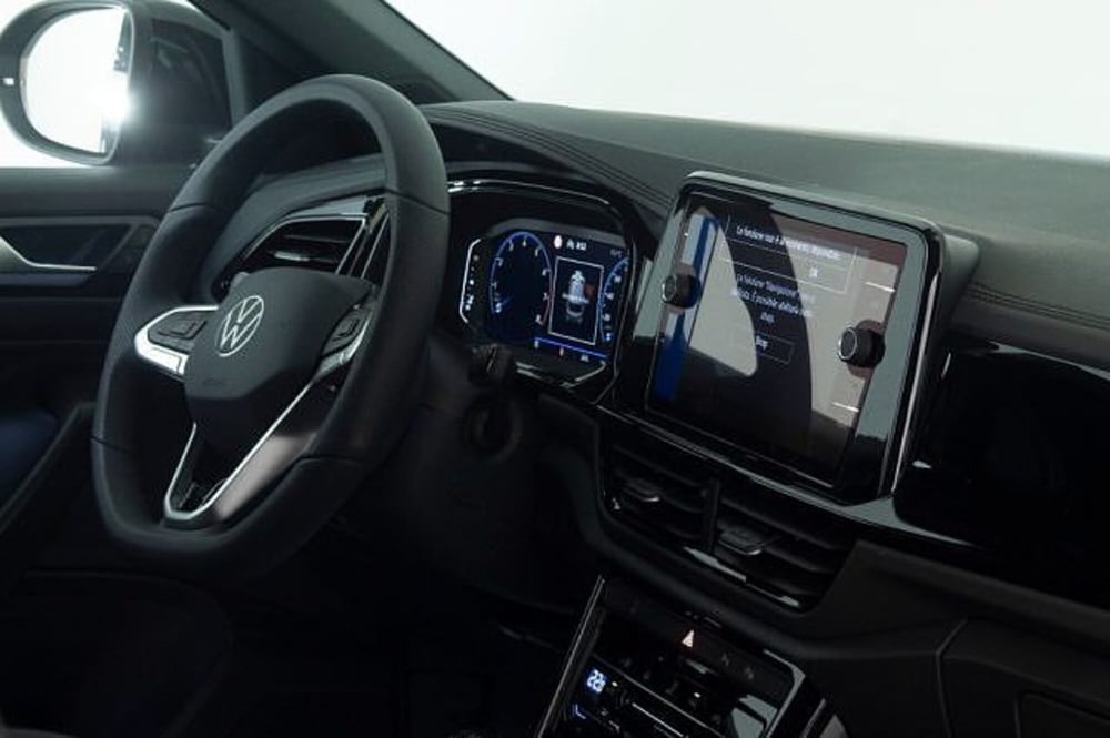 Volkswagen T-Roc nuova a Novara (9)