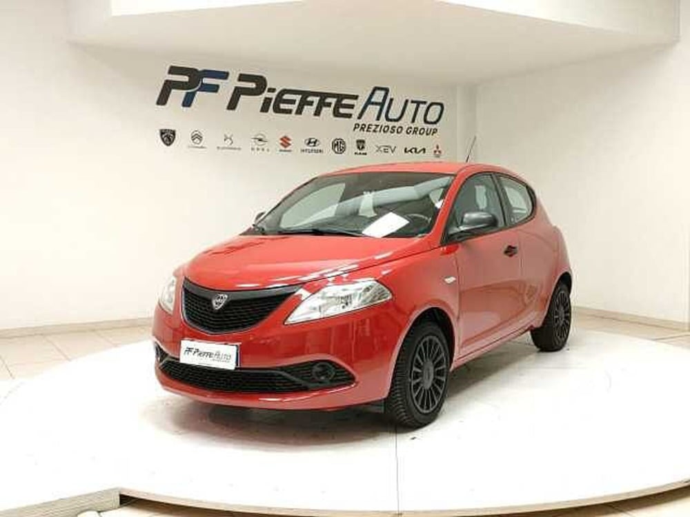 Lancia Ypsilon usata a Teramo