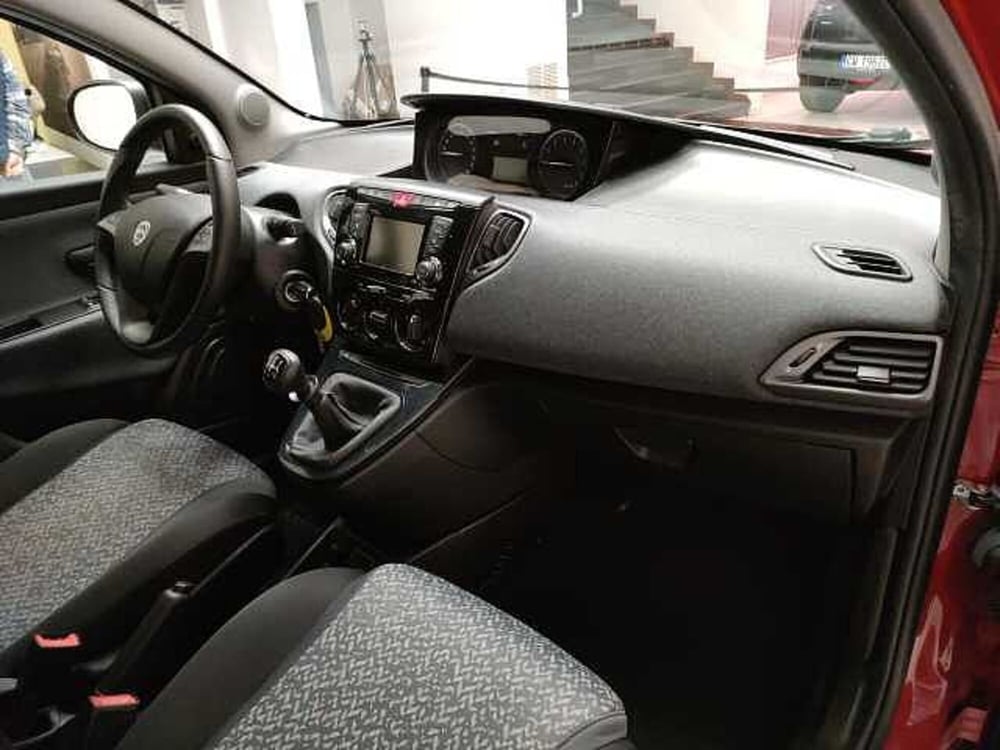 Lancia Ypsilon usata a Teramo (12)