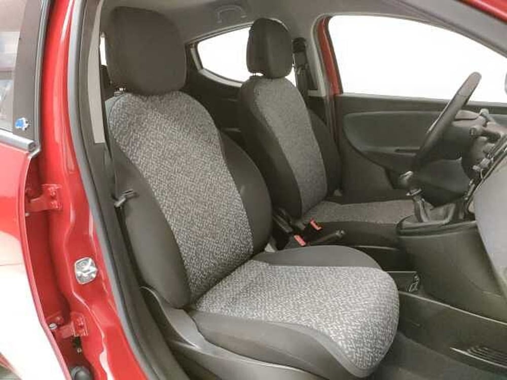 Lancia Ypsilon usata a Teramo (15)
