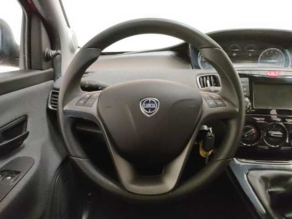 Lancia Ypsilon usata a Teramo (17)