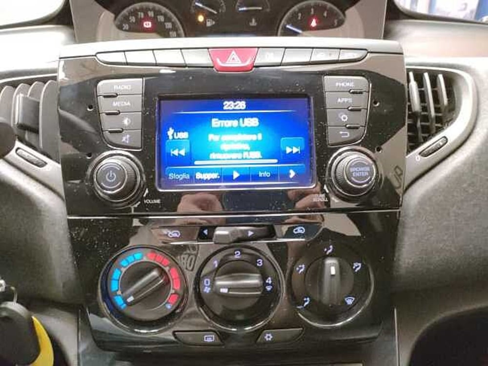 Lancia Ypsilon usata a Teramo (19)