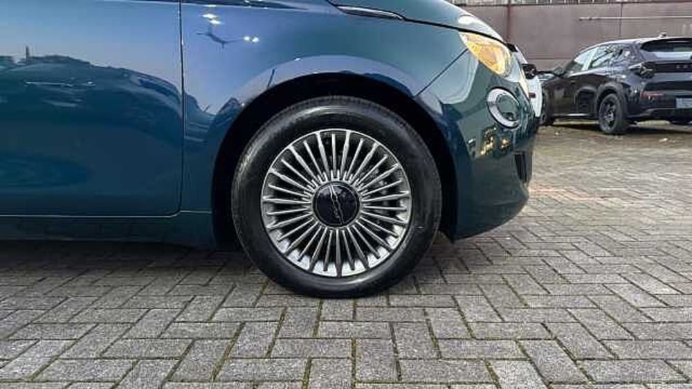Fiat 500e nuova a Milano (10)