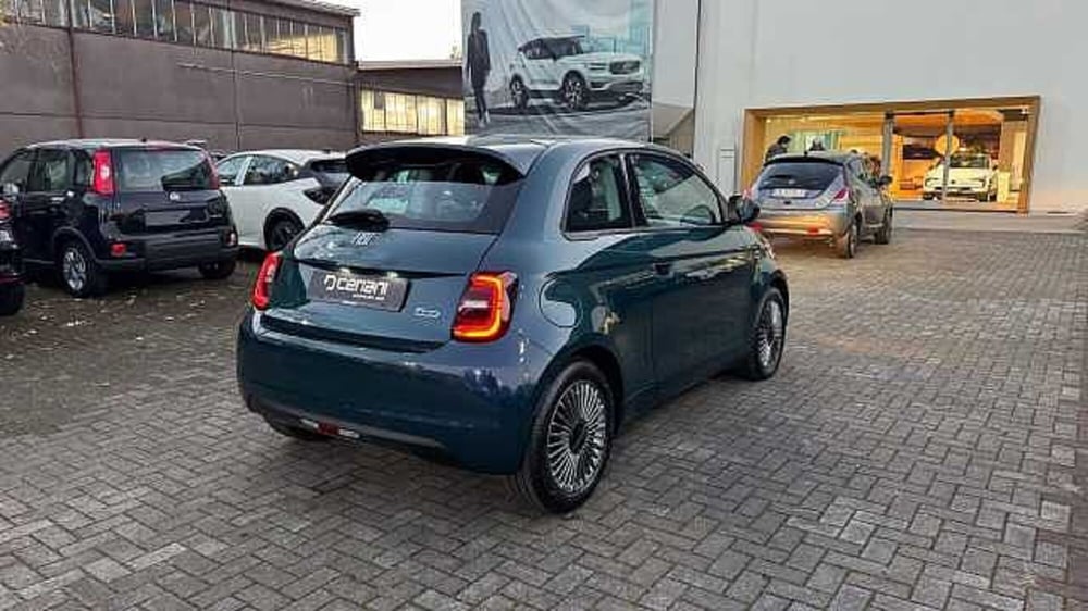 Fiat 500e nuova a Milano (6)