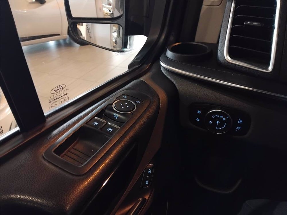 Ford Tourneo Custom usata a Milano (12)