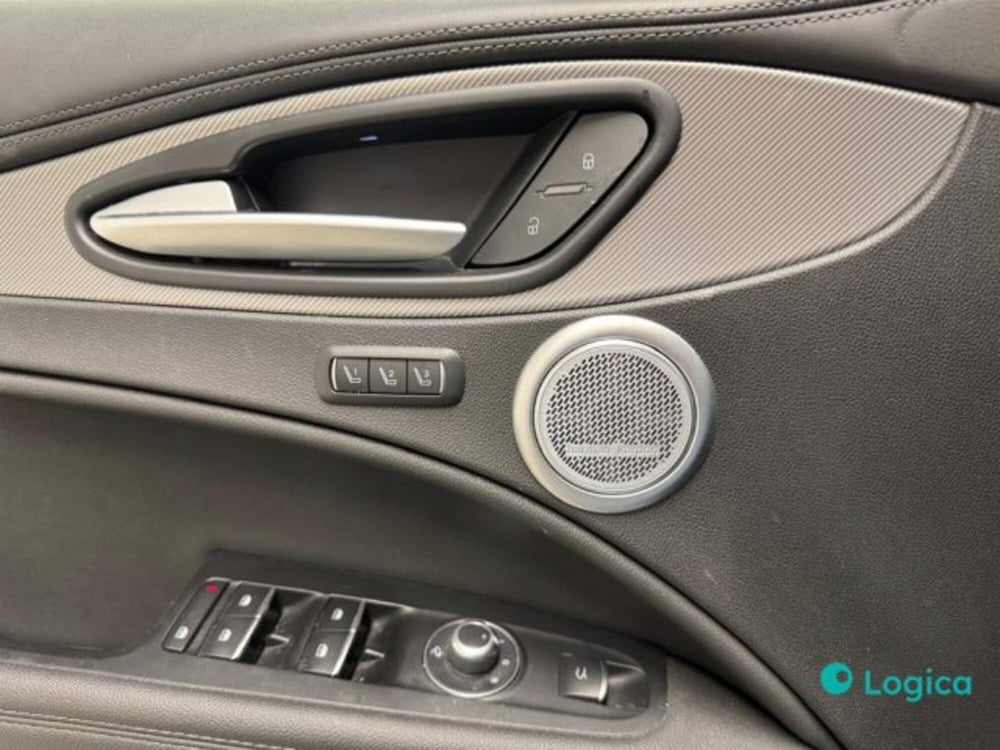 Alfa Romeo Stelvio usata a Biella (13)