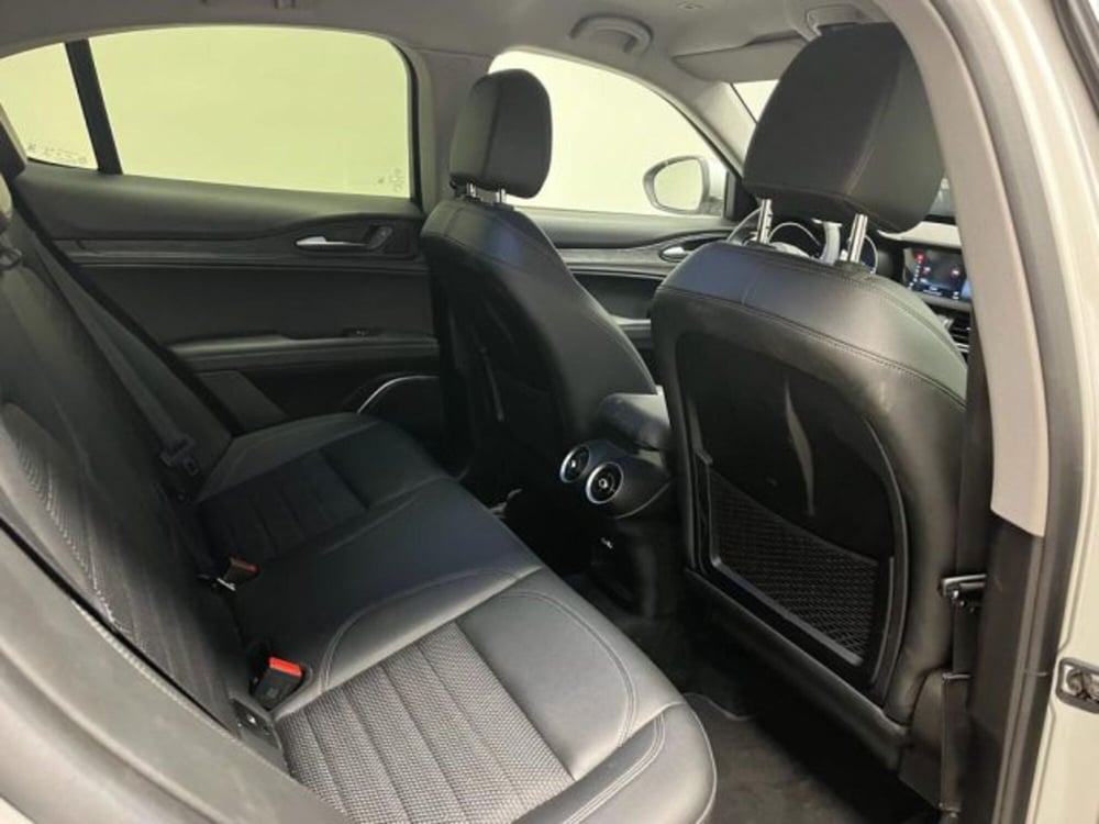 Alfa Romeo Stelvio usata a Biella (9)