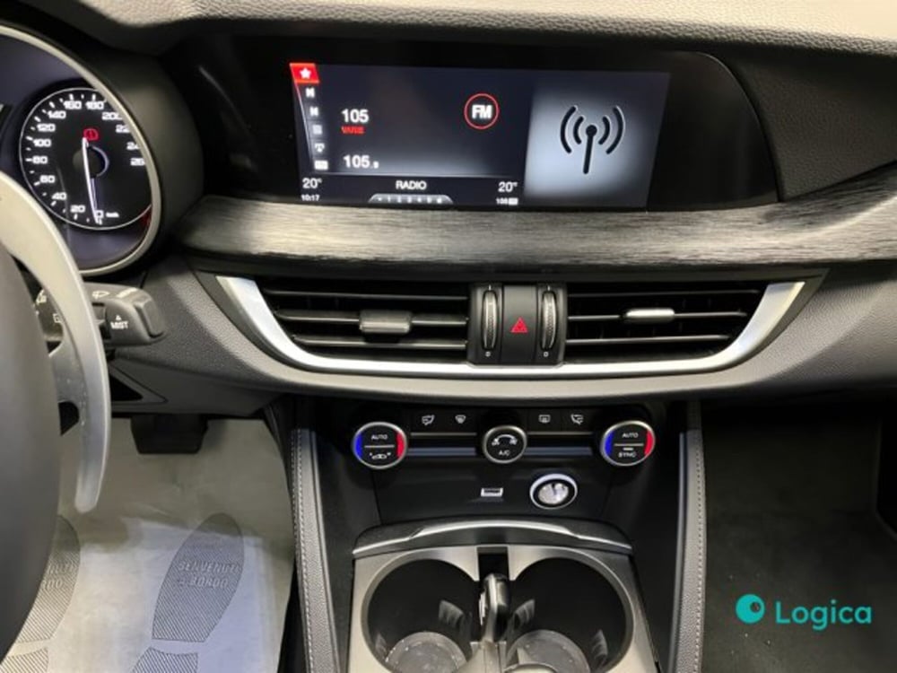 Alfa Romeo Stelvio usata a Biella (12)