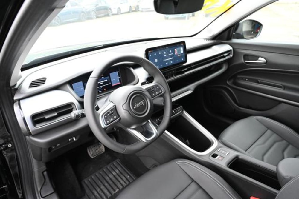 Jeep Avenger nuova a Torino (12)