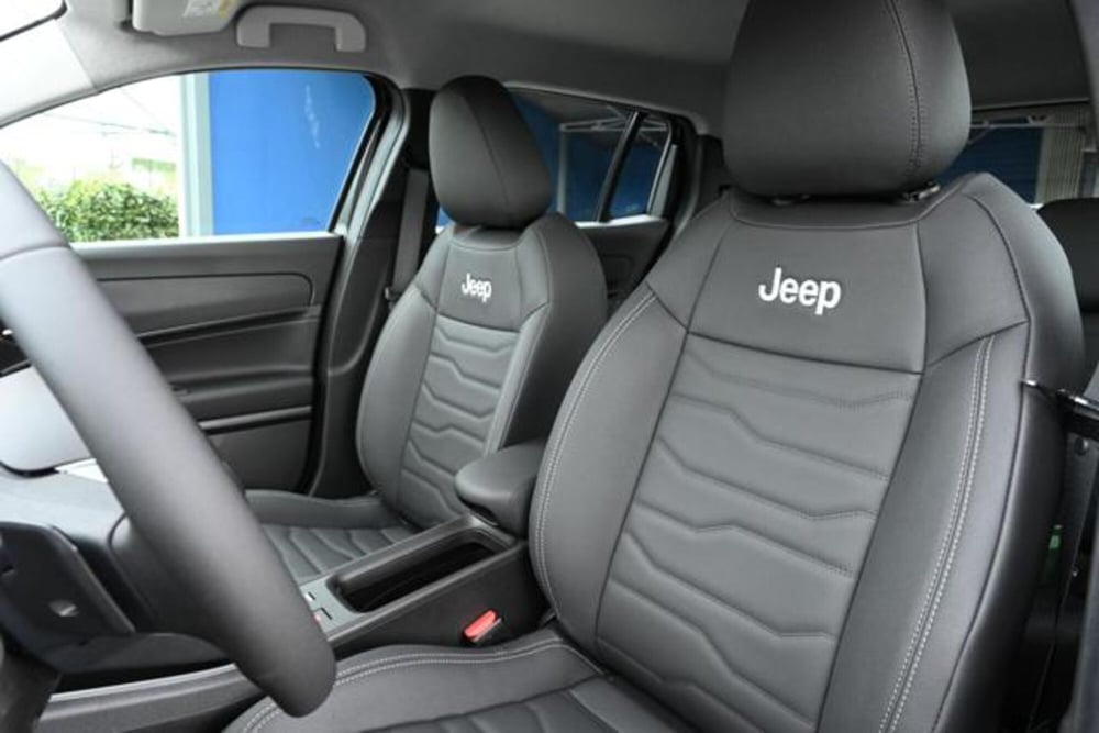 Jeep Avenger nuova a Torino (14)