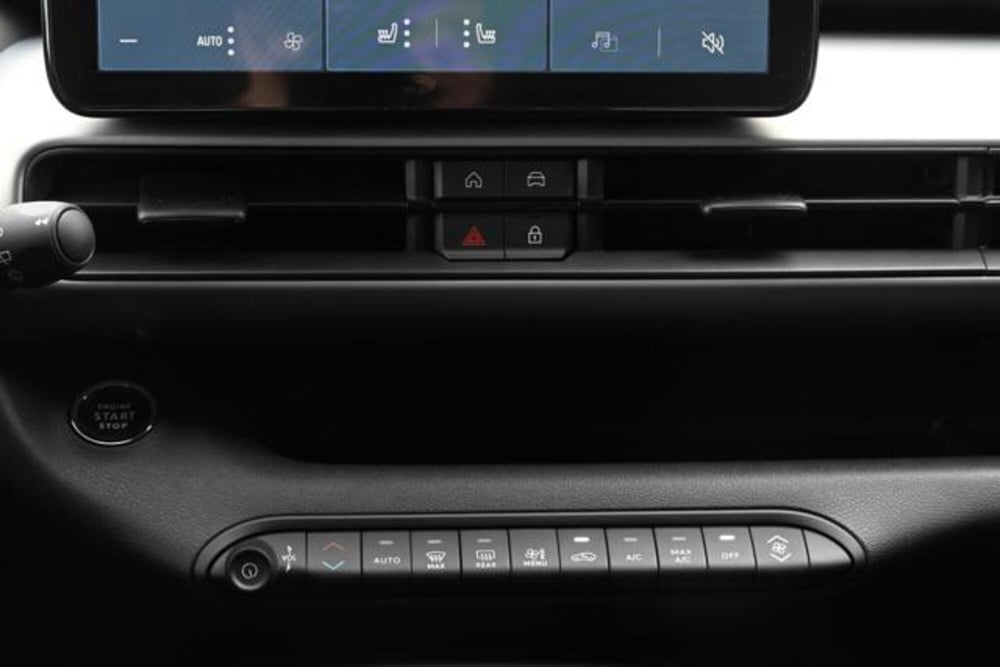Jeep Avenger nuova a Torino (17)