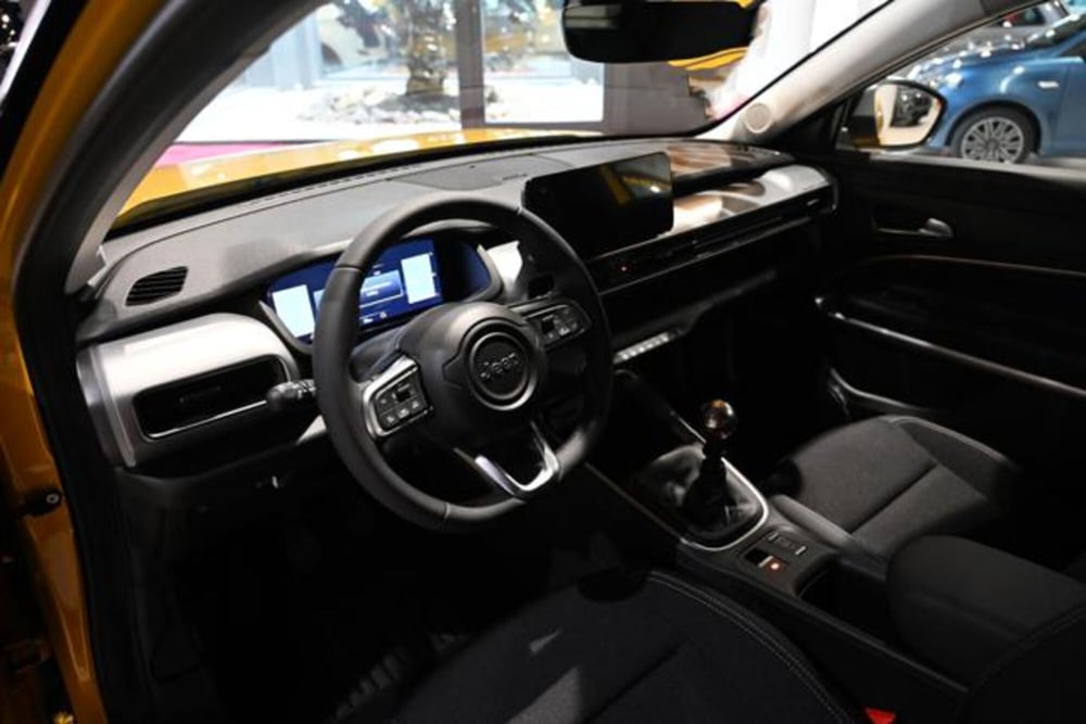 Jeep Avenger nuova a Torino (11)