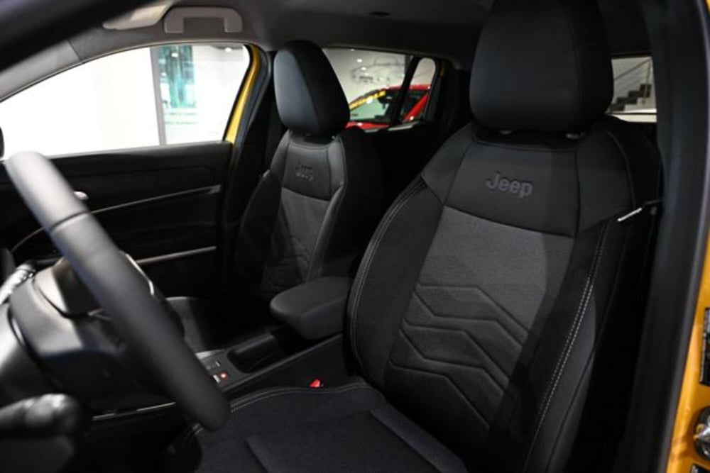 Jeep Avenger nuova a Torino (13)