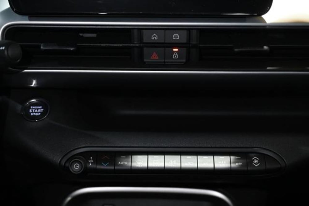 Jeep Avenger nuova a Torino (17)