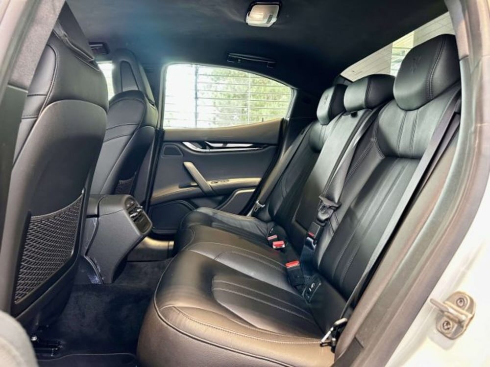Maserati Ghibli usata a Torino (11)